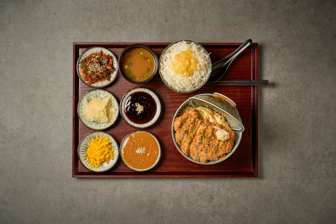 특등심 숯불 로스 카츠동