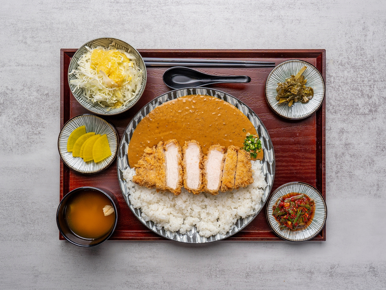 숯불 로스카츠 카레덮밥