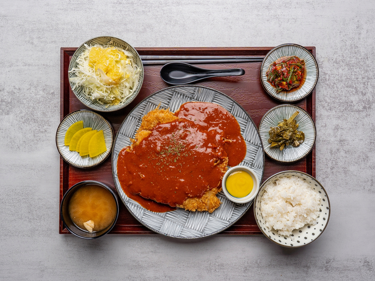 매운 경양식 숯불 돈카츠